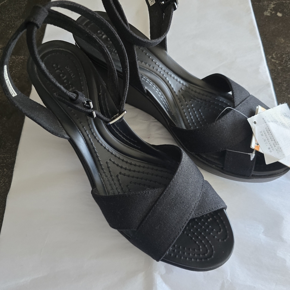 CROCS- Leigh Wedge Black Adjustable Belt Sandle